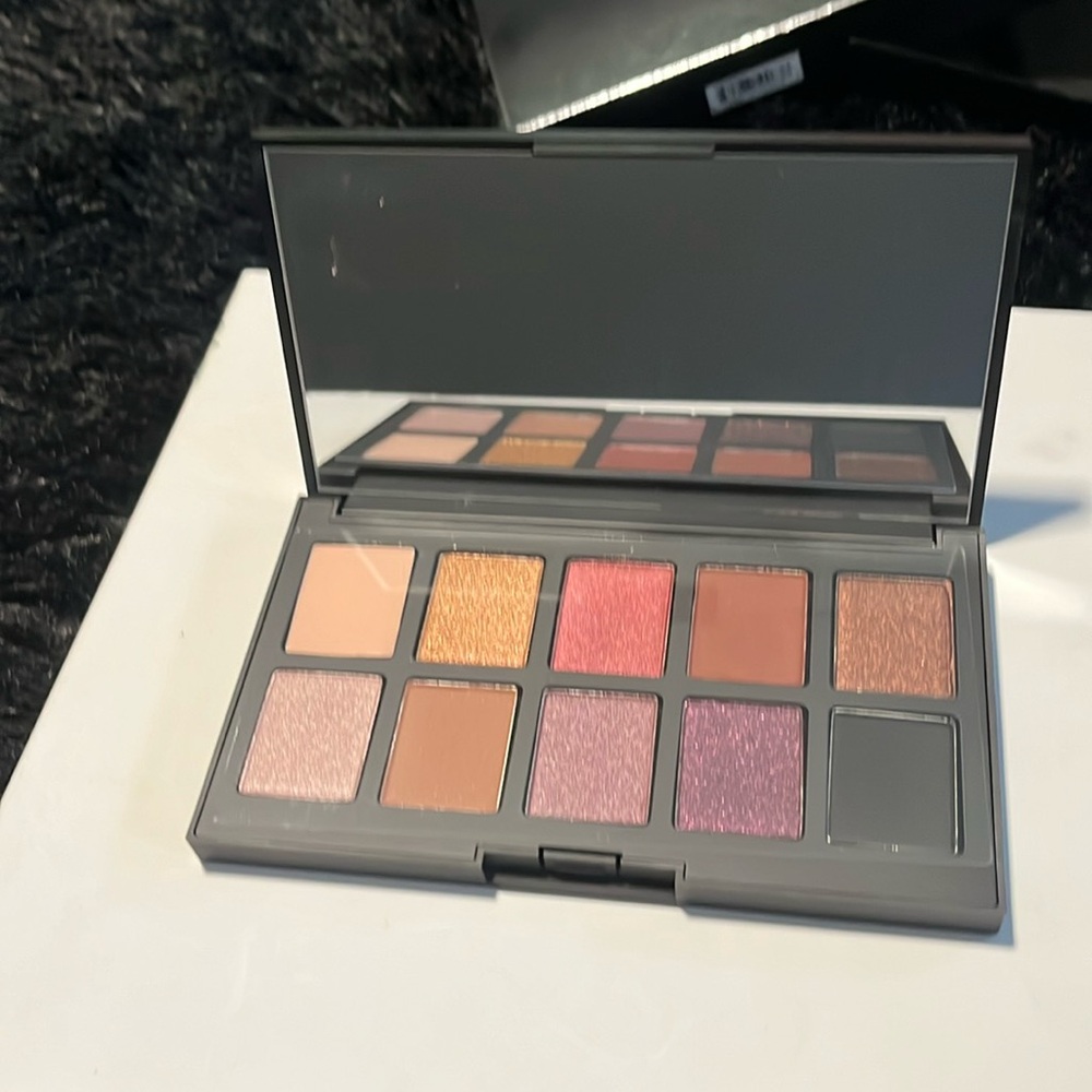 Haus Fame eye shadow palette.
